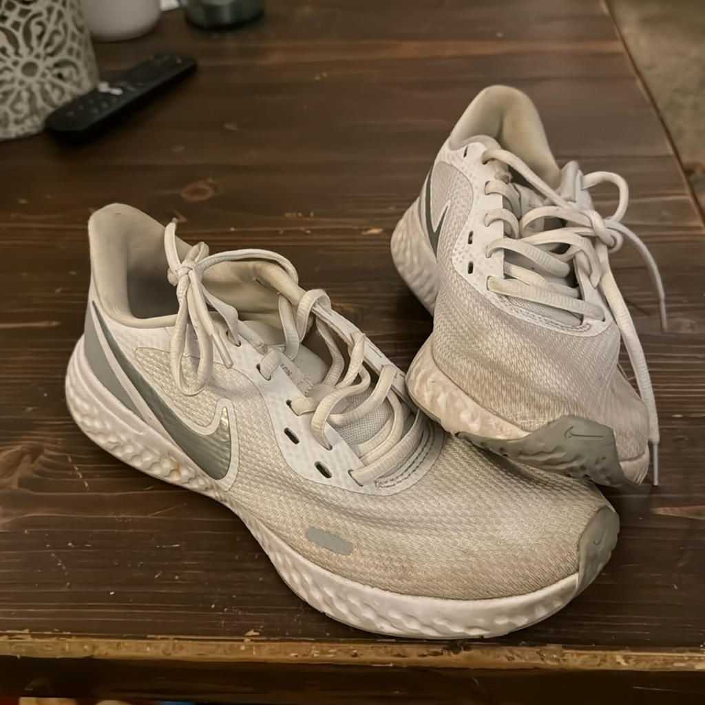 Nike Revolution